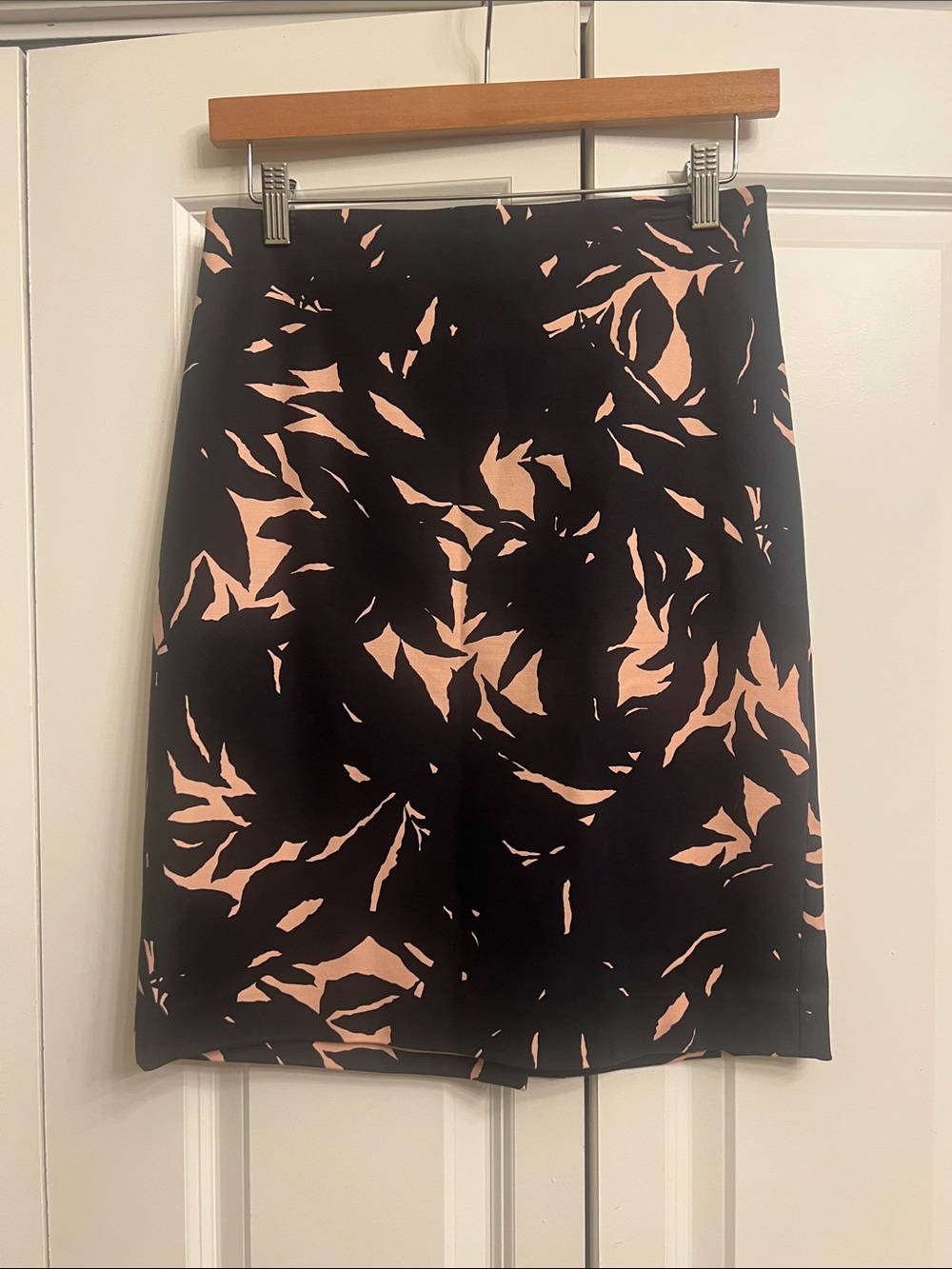 Ann Taylor Black & Blush Pink Pencil Skirt